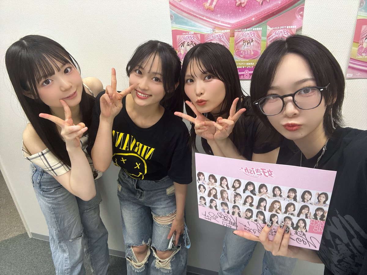 kohina_narita's tweet photo. #AKBが好きish 
Weverseサイン会ありがとうございました！！

即完売だったと聞いてとても嬉しかったし、 #スクプロ のメンバーで出来てより明後日が楽しみになりました🎸

自分のファンの方の名前見てたら思い出が浮かんだり嬉しくなれた！！いつもありがとう⸜🌷︎⸝‍ https://t.co/mW9gLZ1sBR