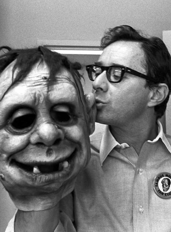 blaksheepno1's tweet photo. Happy birthday to Eisner Award winner, Warren Publishing founder, "Creepy," "Eerie," "Vampirella," "Famous Monsters of Filmland" and "Blazing Combat" publisher, horror magazine pioneer, James Warren. https://t.co/hwHK6h05k4