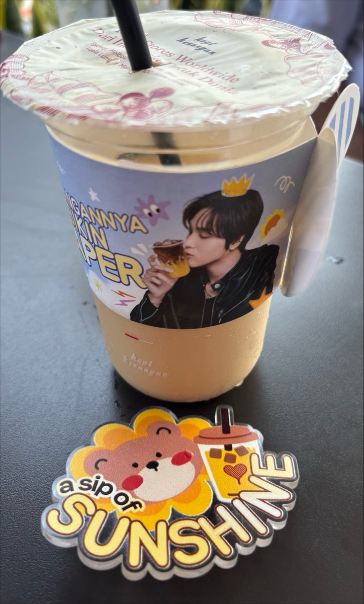 ayangongin's tweet photo. Ke kopken belii kopinyaa haechann eh malah jadi cees sm mbak baristanyaa yang ternyataa exol dan sambatt ga nontonn ep6😭 https://t.co/PAYOag7pdc
