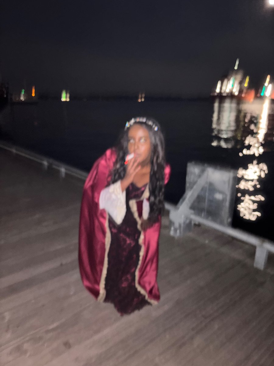 jirtibby's tweet photo. smoked one two maybe three cigarettes under 10 minutes https://t.co/5aGEQ6Pvly