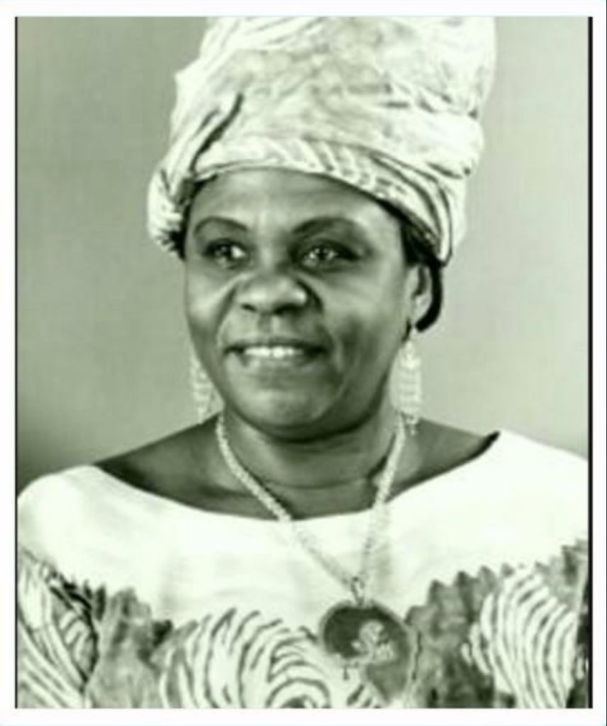 Myriamemmanuell's tweet photo. 📌 Aoua Kéita 🇲🇱

Aoua Kéita (1912–1980) est l’une des plus grandes figures féminines du Mali et du mouvement pour l’émancipation des femmes en Afrique de l’Ouest.

Son parcours

👩🏾‍⚕️ Première sage-femme malienne, elle a consacré sa vie à la santé des femmes et des enfants.
✊ Militante engagée pour l’indépendance du Mali et contre la domination coloniale.
🗳️ Parmi les premières femmes à occuper des responsabilités politiques importantes après l’indépendance.
👩🏾‍🤝‍👩🏿 Défenseure des droits des femmes, de leur accès à l’éducation, à la santé et à la participation à la vie publique.
📖 Auteure de l’autobiographie Femme d’Afrique : La vie d’Aoua Kéita racontée par elle-même, un témoignage majeur sur l’histoire du Mali et la place des femmes dans les luttes pour l’indépendance.

Aoua Kéita demeure un symbole de courage, de leadership et d’engagement au service des femmes et de la nation malienne.