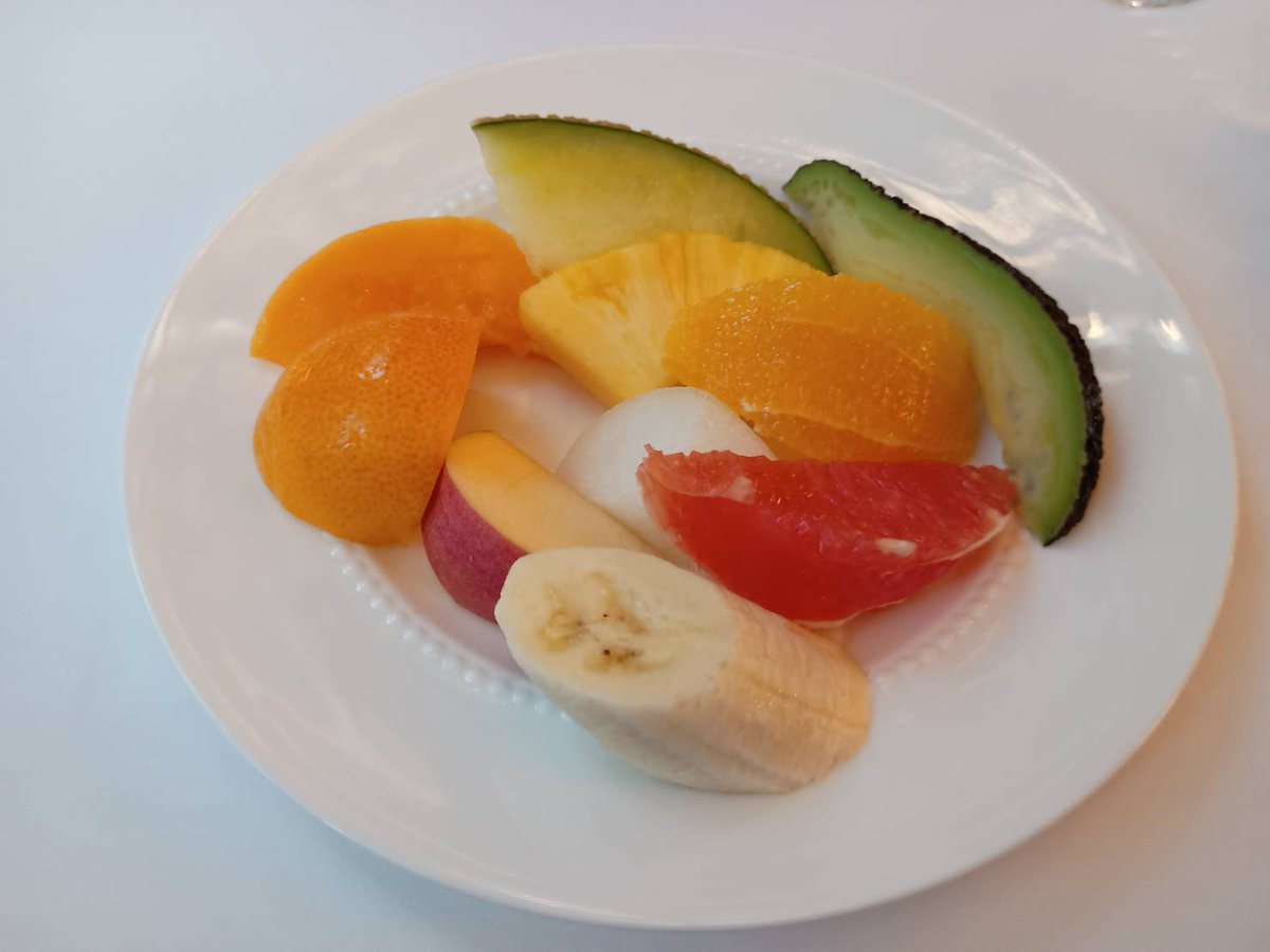 kyoplusplus's tweet photo. 日本橋千疋屋総本店のフルーツ食べ放題に行った。
桃のパフェが特に良かった。
#千疋屋 https://t.co/KJoRhSzrgv