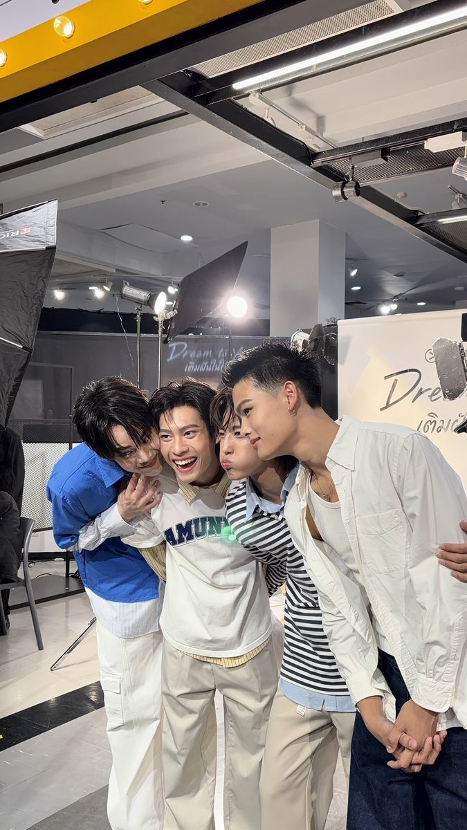 PANGCM5's tweet photo. 4กุมารจุ่มแก้ม🥰
( @Promsur_ @bsurasee_ )
( @shane_tnp @ppeemkrit )
#Makeitright2026
#รักออกเดิน2026
#promsur #bsurasee
#shane_tnp #ppeemkrit https://t.co/WHDsefm6Xg