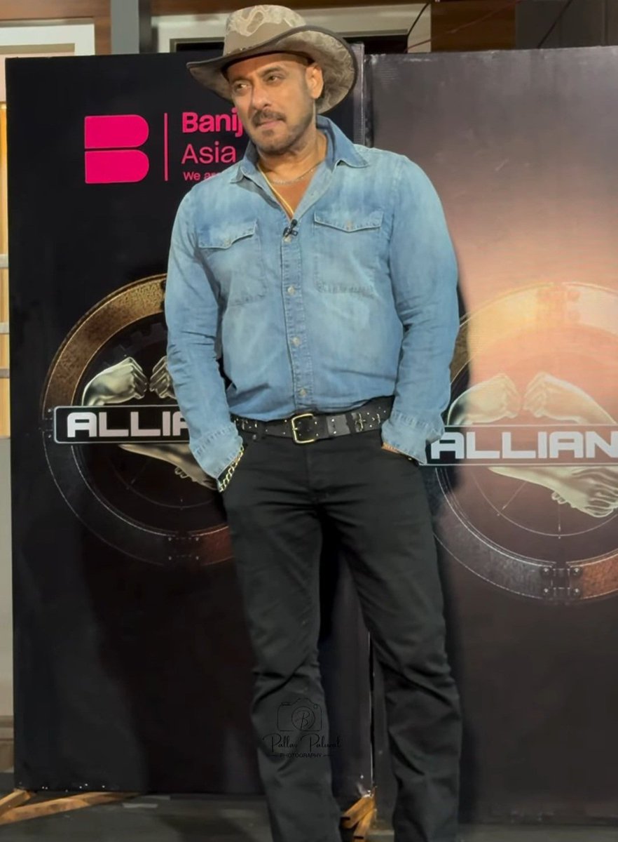 BeingSohail__'s tweet photo. Bhai is on the sets of Alliance to support Sohail Khan.

What a personality, man! look at the physique &amp; feel the aura. 🔥

He can shut the haters up without saying a word. 😎🔥
#SalmanKhan https://t.co/cjETRvFfhS