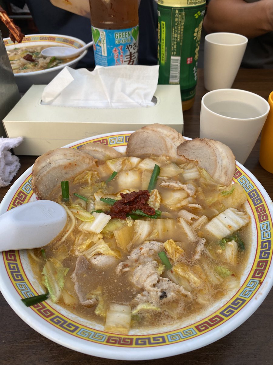 Azdaizuhonpo's tweet photo. 暑い時に熱い物食べる✨
初天スタ屋台🍜行ってきました〜😊
彩華🍜はしごはできなかったけど💦笑
近く散策できて楽しかった〜😊
#天スタ　#屋台　#ラーメン　#天理 https://t.co/nsAdtnEyiB