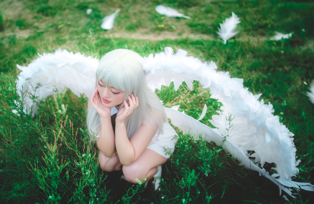 weichiadi's tweet photo. my cosplay of goddess elizabeth from seven deadly sins! fun to make wings :D https://t.co/FVob37g0xp