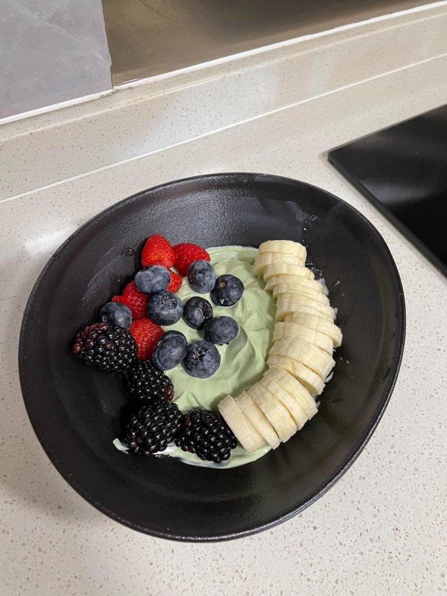 Tiffany5Yang's tweet photo. I made my own breakfast today，Greek yogurt with bananas, blueberries, raspberries, and a few nuts. It was simple, refreshing, and quite satisfying https://t.co/hp2zmyDAQy