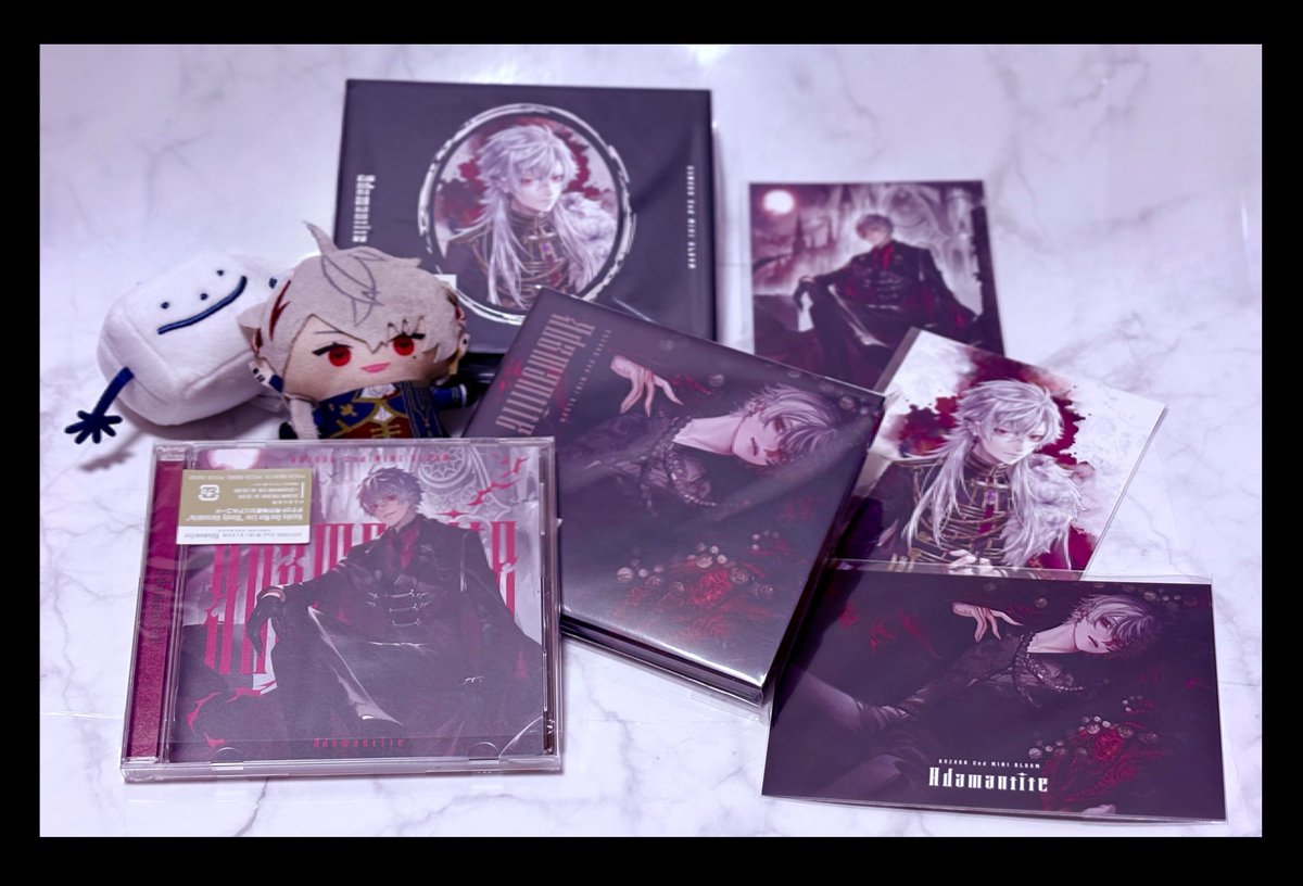 katsud_on's tweet photo. 葛葉さん2nd Album 「Adamantite」の発売おめでとうございます！
大切に聴きます🌹

#葛葉2ndミニアルバム https://t.co/JR890A5Moz