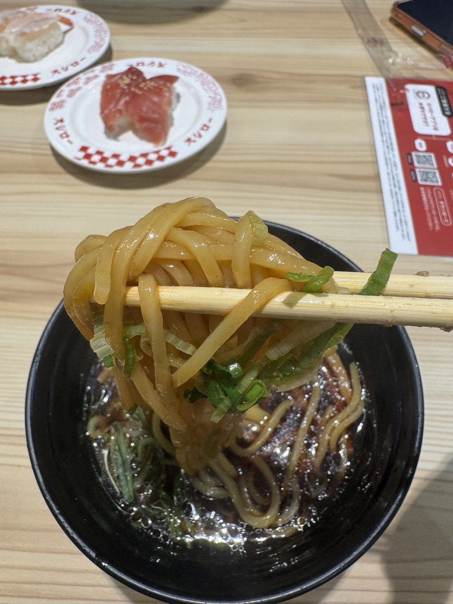 teambrain's tweet photo. 令和の虎志願者仲間のしんもとさんとスシローへ。
島やんのラーメン食べに行きました！
80分待ちしただけあって、なかなか美味しかったです✨
今日は楽しかった♪しんもとさん、ありがとう🍜 https://t.co/QU9oBdtpAS