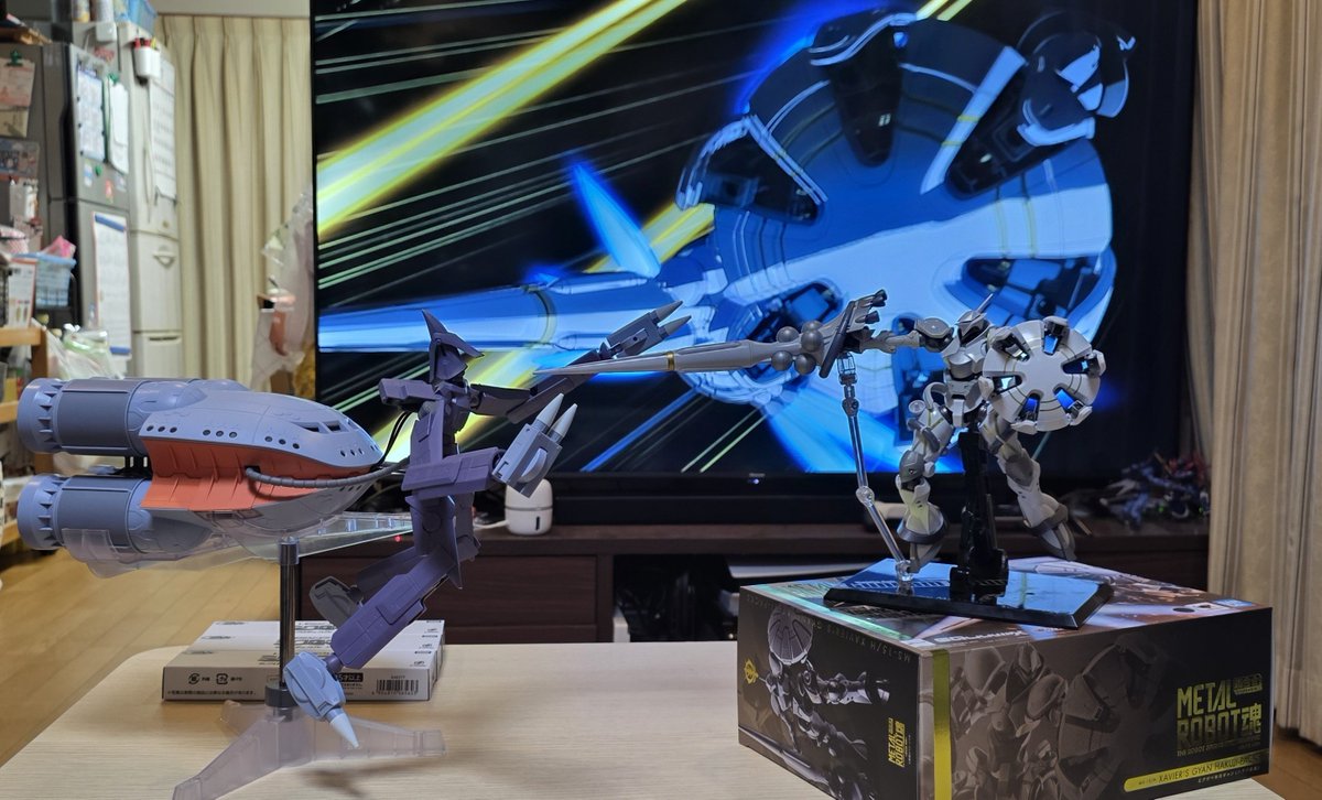 orlef_ff14's tweet photo. キケロガの脱出ポッド持ち手と併せるなら片手じゃないと・・・腕が外せたw
キケロガとの戦闘シーンも再現出来てよい！！
盾は開閉出来るし美しいわ～😍
#ROBOT魂 #ギャン #キケロガ #ジークアクス #GQuuuuuuX https://t.co/LweMkS4elI
