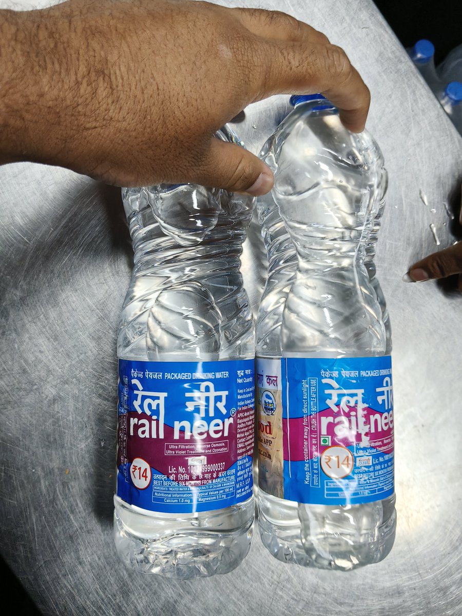 AyanChand_'s tweet photo. Hello sir @AshwiniVaishnaw
@IRCTCofficial @eCateringIRCTC 
@RailMinIndia 

Kindly confirm which one is original Packaged #IRCTC #Water Bottle.

Please confirm @SCRailwayIndia the authenticity.
#Train #22705 #Tirupati to #Jamu_Tawi #JAT #Express https://t.co/B76ks1d4cS