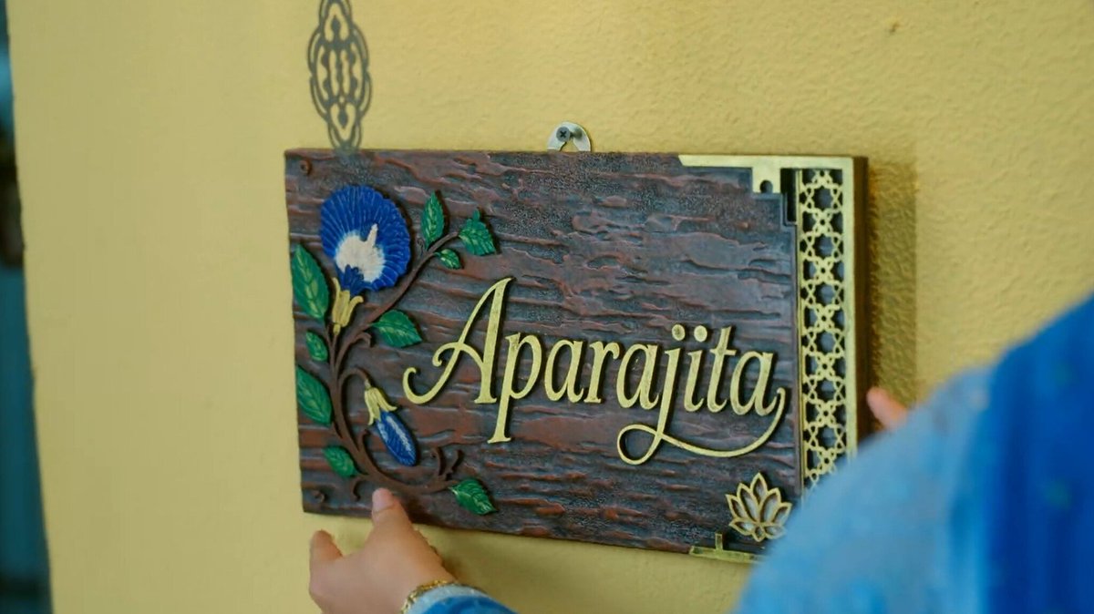 Itswarnali's tweet photo. "sirf Aparajita jiski pehchan woh khud hai, Sirf Aparajita jo ghar ki lakshmi bhi hai aur woh lakshmi jiska ghar bhi hai." 🩵✨

TDSM HITS 100 🧿 
#ApRakshi #TumDenaSaathMera #SritiJha https://t.co/G6nLzhqIj6