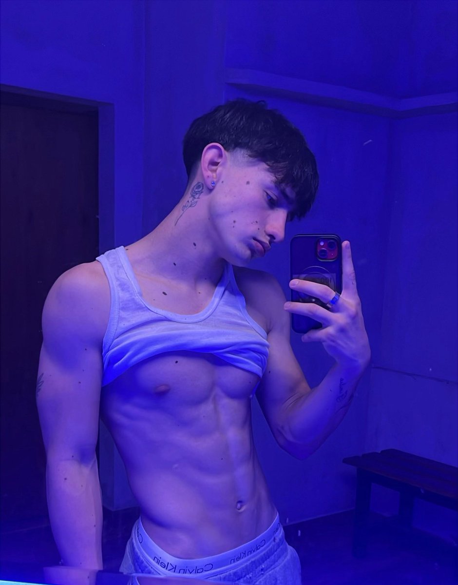 osvaldoosomorbo's tweet photo. Tiktoker MarcePai🔥🔥🔥 buena pija y buen físico, hay un video donde se ve su culo peludo ufff https://t.co/8feErZVMQR
