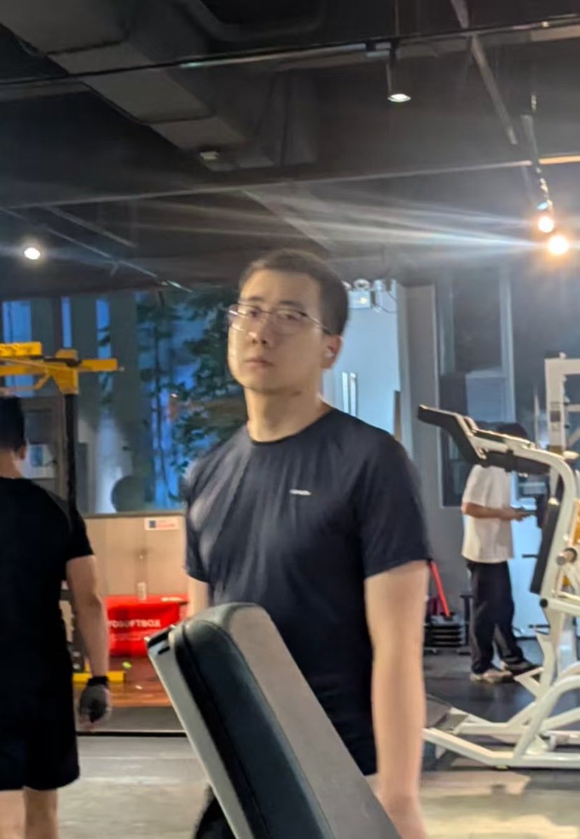 ij369's tweet photo. 我不是故意摆臭脸
我只是有点鼠了 https://t.co/oW1UopiBhP