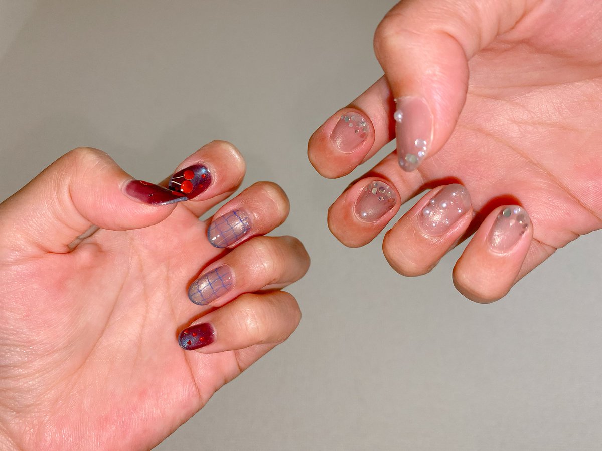 isobeeeeee_boc's tweet photo. 明日から旅行なので、とても可愛いネイルを施しました💅
ながら見しながら３時間かかった、時短テクを身につけたい😎 https://t.co/Fj6Q9tvufK