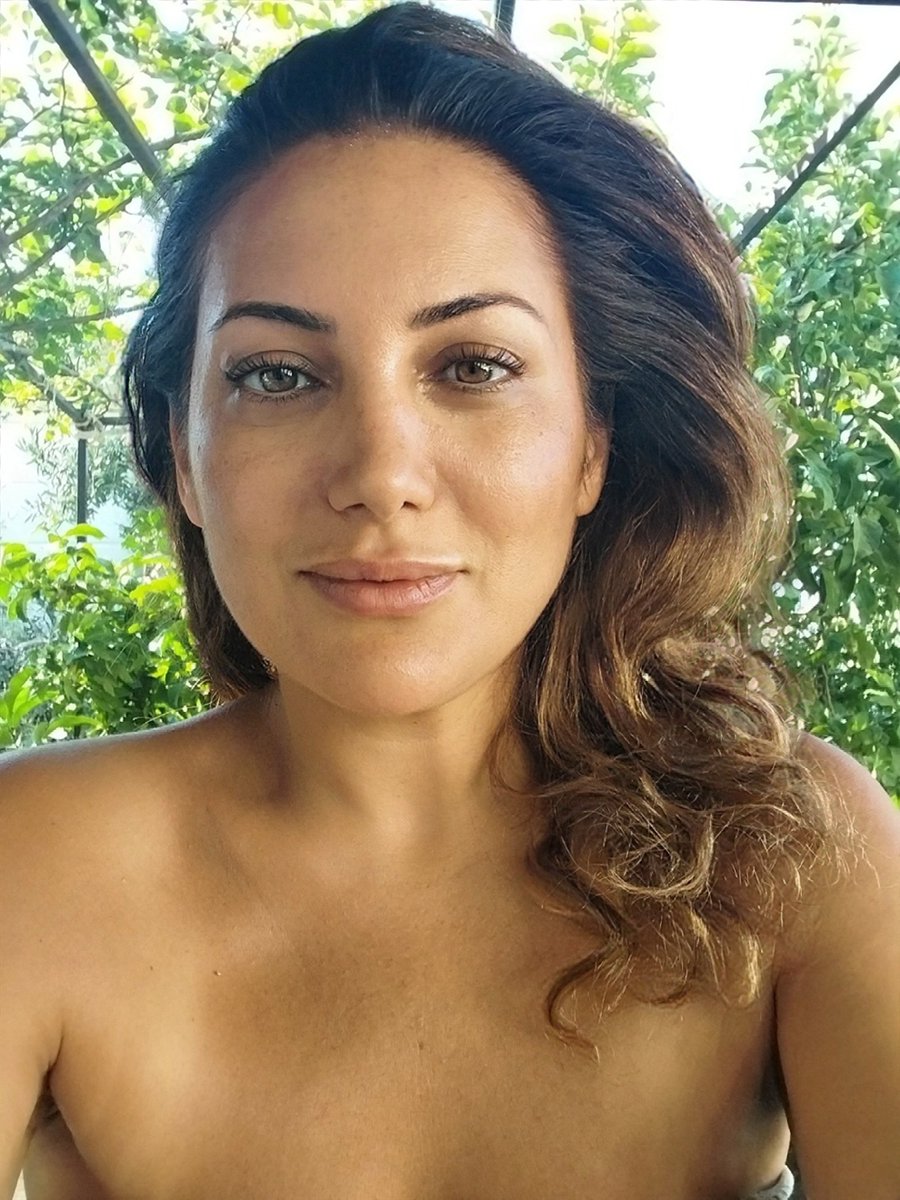 zeynobb1's tweet photo. Hadi yürü ya kulum sebebi sorma,belki başka baharlara🥂🧜‍♀️🎵 https://t.co/6mlxhXjdKQ