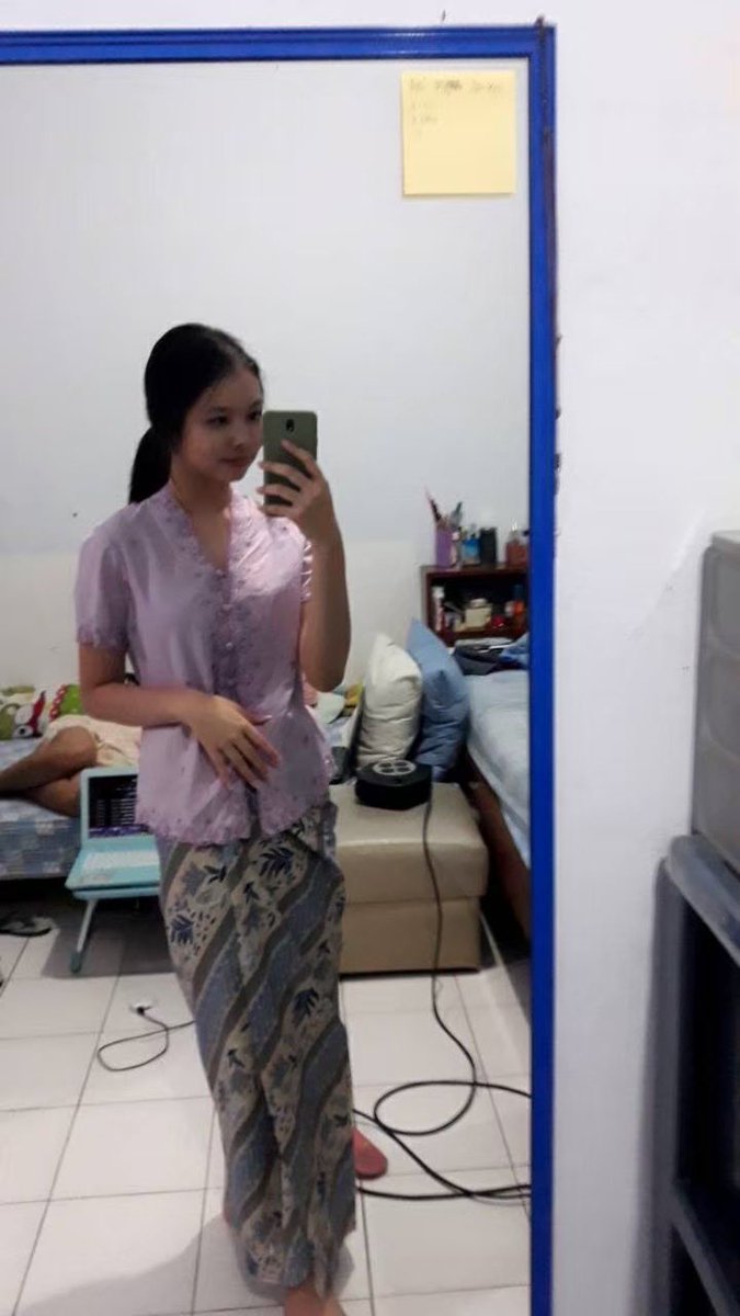 forcabs69's tweet photo. foto mode baik vs mode hot lebih suka yg mana sih 🙈🤍 https://t.co/iYhxUmN8iA