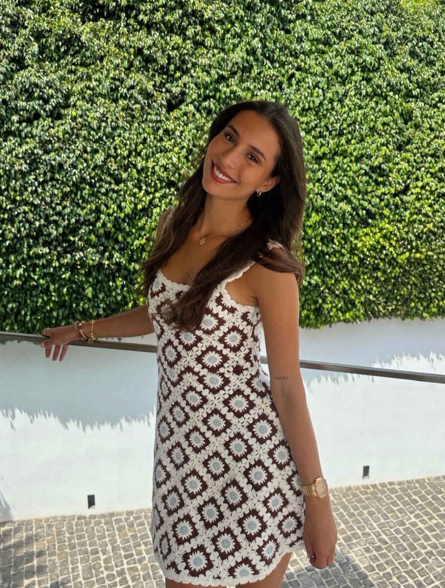bunnyhaland's tweet photo. can we stop for a moment and actually talk about how gorgeous haland’s gf is. I’m not joking when I say that she’s one of the most beautiful women I’ve ever seen https://t.co/CyKlKYG1ws