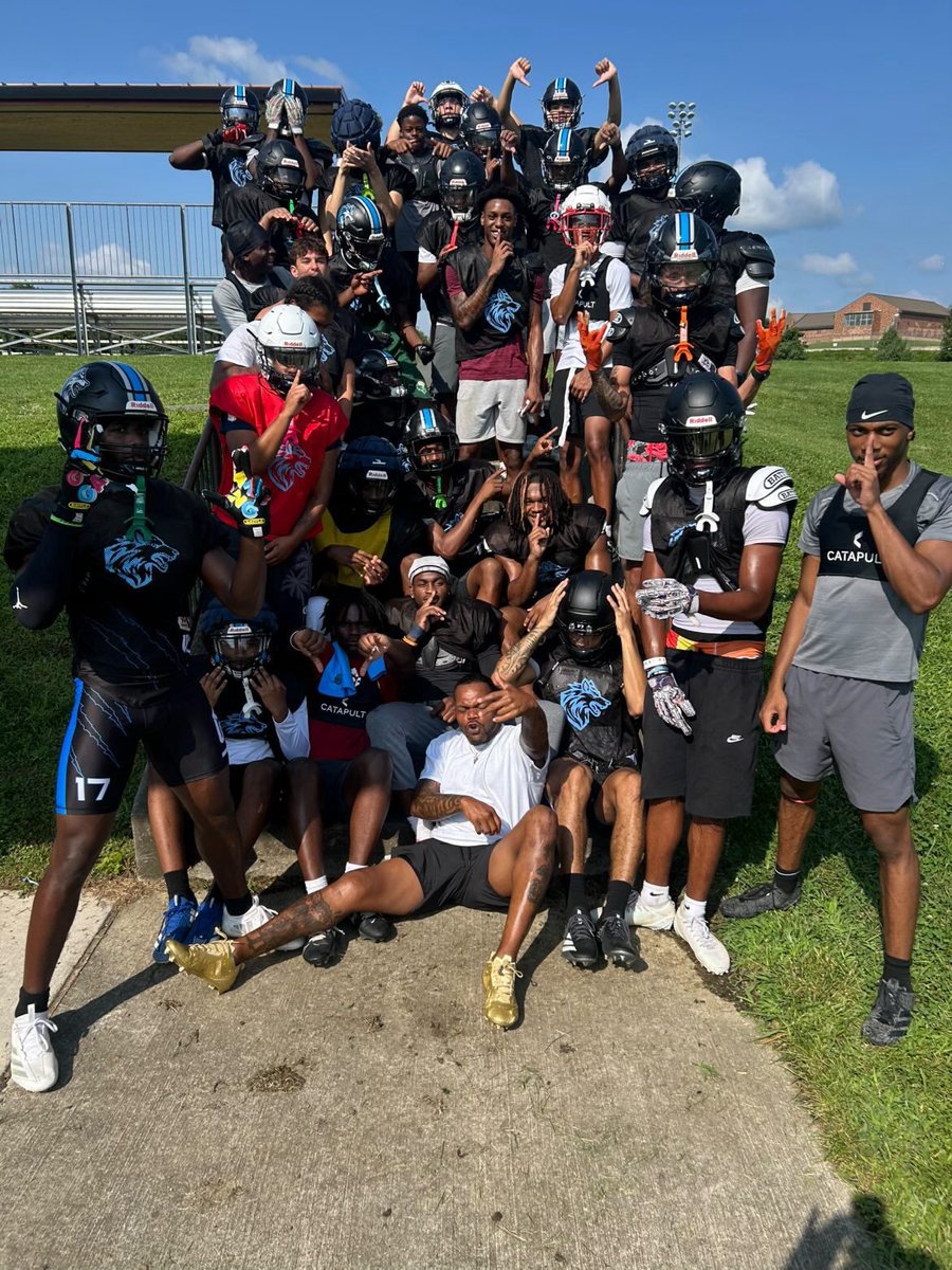 elijah_h15's tweet photo. WE BACK ONNAT FIELD!!🤬🤬

please support me and my guys @LoudounSportsAC by donating to this 🔗 https://t.co/et7T9IzBI3

@CoachJackson26 
@The1AndOnlyOB https://t.co/NVM9hc6sQ3
