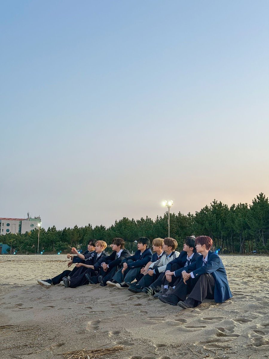 _iunsxo's tweet photo. 알디원 데뷔 200일 축하해 https://t.co/Gkge0L0iLr