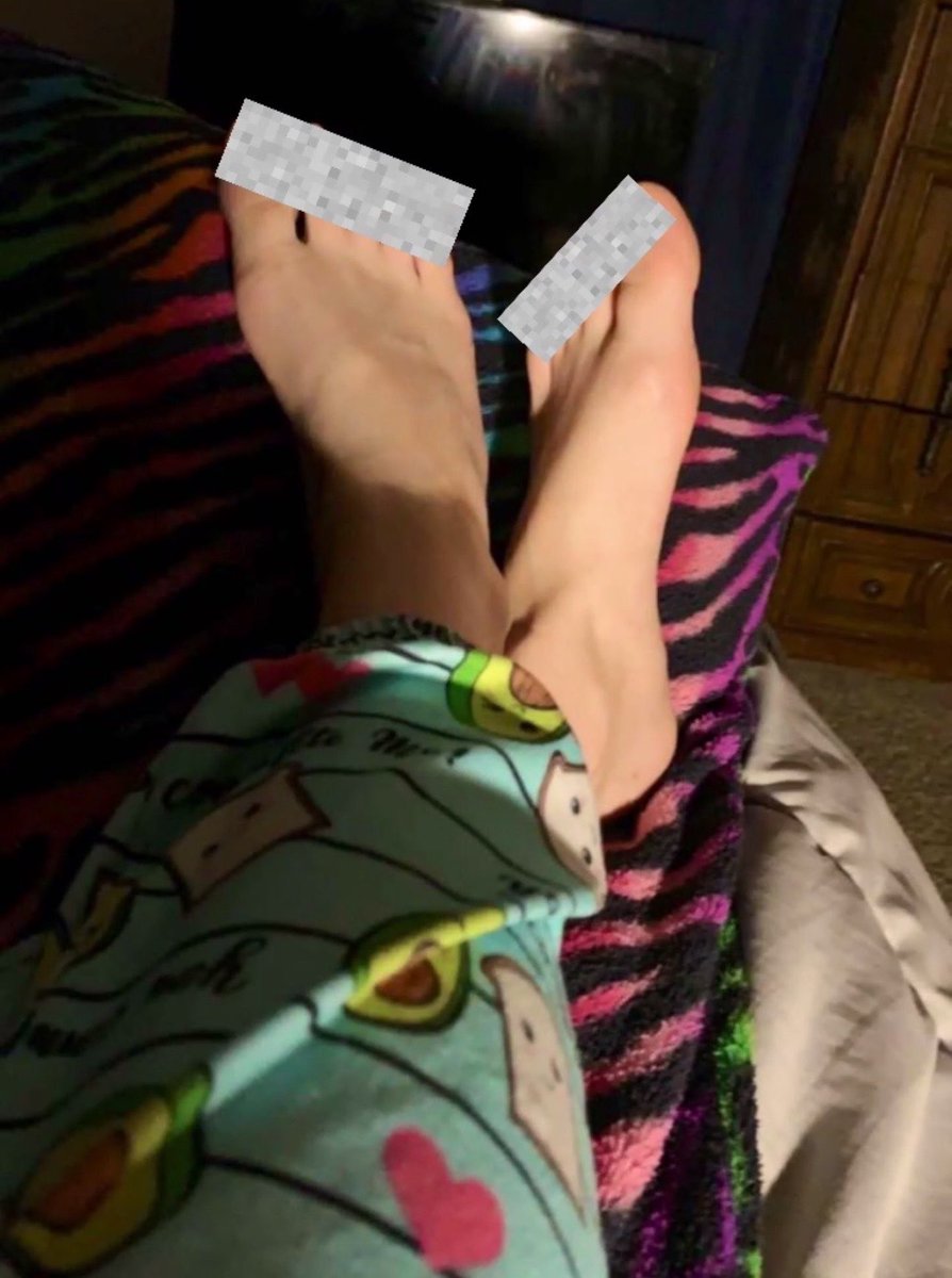 50ShadesOfChay's tweet photo. Only good boys who send every morning get to see my uncensored morning feet! The rest of you deserve nothing! #Findom #send #wallet #lurker #feet #yourplace #morning https://t.co/ZwMKqkkQZP
