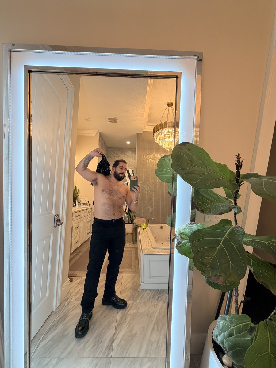 BucioMr's tweet photo. Let’s enjoy the day 🧔🏻✌🏻☀️😘 https://t.co/ZvsQkWmtb7