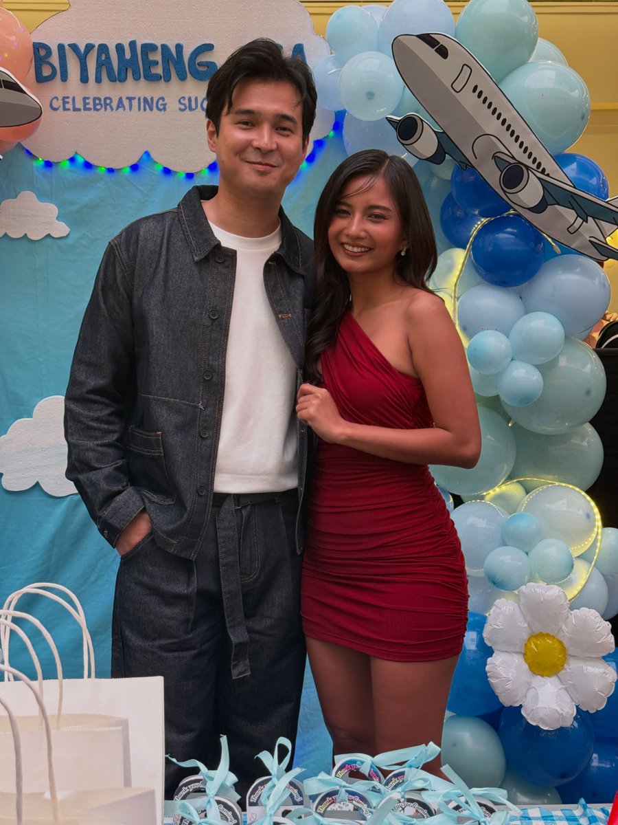 VivaOnePH's tweet photo. LOOK: It’s nice seeing our HiYa again our Captain Hiro and Flight Attendant here at the fan booth of KRISSHROME ARCHERS OFFICIAL .

A Viva One Original Series directed by Gino M. Santos, #OurYesterdaysEscape premieres SEPTEMBER 5, only on #VivaOne. https://t.co/lp1a2jDDa1