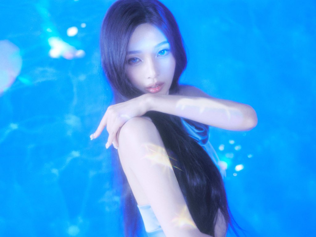 joyisthetics's tweet photo. this set of teasers……. SCREAMS https://t.co/ksCB1SqWSr