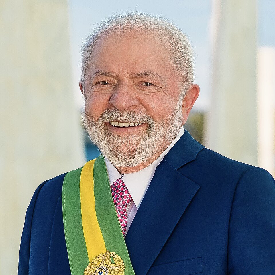 pedrorousseff's tweet photo. 🚨ÉPICO! Presidente Lula LIDERA em TODOS cenários de segundo turno

Essa é a QUINTA pesquisa CONSECUTIVA que Lula VENCE em TODOS cenários

O BRASIL JÁ DECIDIU = É LULA DE NOVO! 🦑🇧🇷 https://t.co/osyltl2l8v