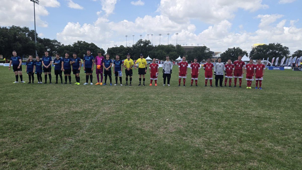 tossfedresmi's tweet photo. 🇹🇷🏆Down Futsal Millî Takımımız Genuine Cup Açılış Seremonisi ve Sosyal Etkinliklerinde Ülkemizi Gururla Temsil Etti

Amerika Birleşik Devletleri’nin Houston kentinde düzenlenen 2026 Genuine Cup Houston Özel Sporcular Futsal Kupası’nın açılış seremonisi gerçekleştirildi.

25 Temmuz-3 Ağustos 2026 tarihleri arasında devam edecek organizasyonun açılışında farklı ülkelerden özel sporcular bir araya gelirken, Down Futsal Millî Takımımız da ay-yıldızlı formayla ülkemizi temsil etti.

Organizasyon kapsamında özel sporculara yönelik çeşitli sosyal etkinlikler düzenlendi. Millî özel sporcularımız, farklı ülkelerden sporcularla bir araya gelerek keyifli anlar yaşarken dostluk, kardeşlik ve dayanışma duygularını birlikte paylaştı.

Etkinlik programı kapsamında gerçekleştirilen özel turnuvalarda da sahaya çıkan Down Futsal Millî Takımımız, centilmence mücadelesi ve sergilediği performansla organizasyona renk kattı.

Millî takımımızın organizasyona katılım sürecine sağladıkları sponsorluk ve desteklerden dolayı CFN Kimya’ya ve Köktaş ailesine teşekkürlerimizi sunuyoruz.

👍Türkiye Özel Sporcular Spor Federasyonu Başkanımız Birol Aydın yaptığı değerlendirmede;

“Genuine Cup, özel sporcularımızın farklı ülkelerden sporcularla bir araya gelerek dostluklar kurduğu ve sporun birleştirici gücünü yaşadığı çok kıymetli bir organizasyondur. Down Futsal Millî Takımımızın ay-yıldızlı formamızla ülkemizi en güzel şekilde temsil etmesinden büyük gurur duyuyoruz. Özel sporcularımızı ve teknik ekibimizi tebrik ediyor, organizasyon boyunca başarılar diliyorum.” ifadelerini kullandı.

#genuinecup2026 #genuinecuphouston2026 #tossfed #özelsporcular