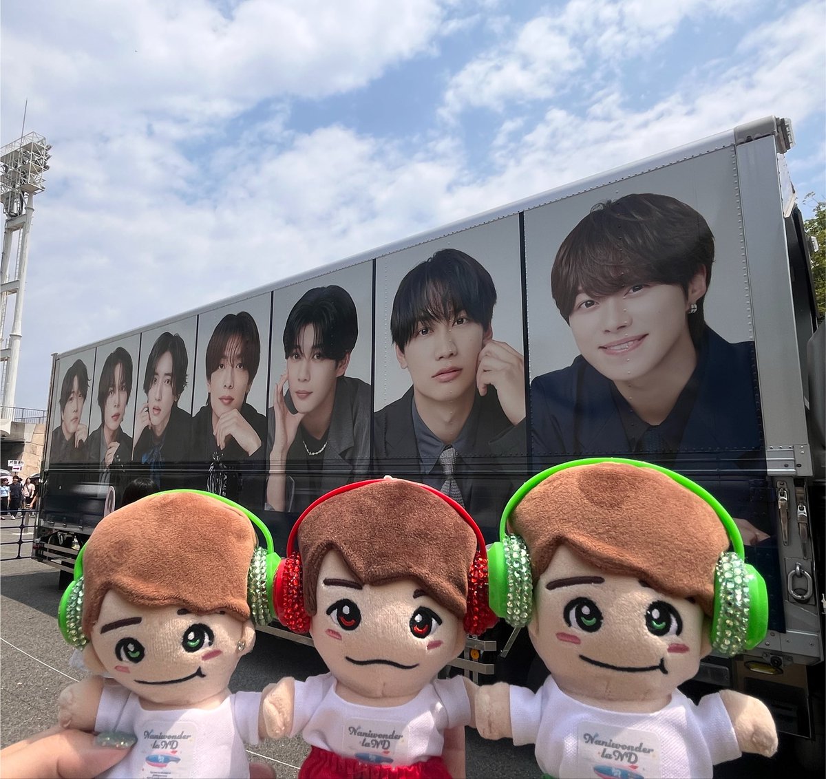 CuztGe's tweet photo. ヘッドホンにラインストーン付けたんだー！可愛いー！ https://t.co/XBsQ6nTcfU