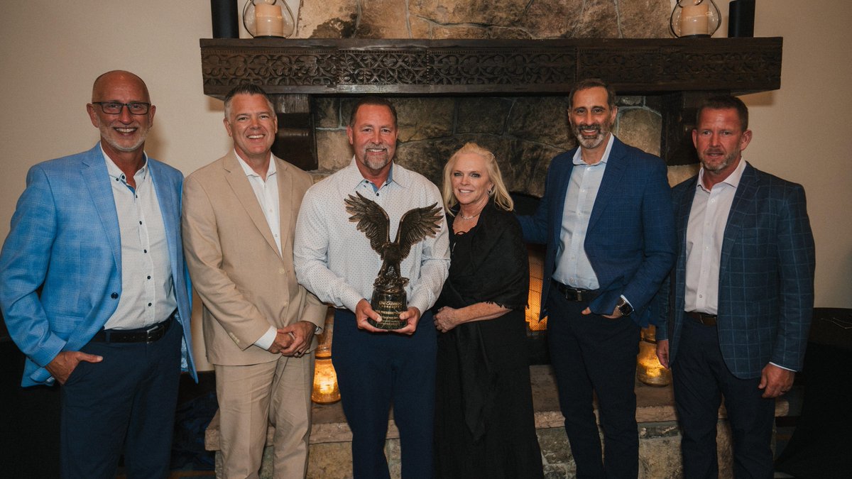 UniCarriers's tweet photo. 🏆 Congratulations to @SelectEquip on being named a #UniCarriers Forklifts 2025 President's Award winner! This recognition highlights outstanding performance, customer satisfaction, and excellence across sales, service, and support 🎉

Learn more: https://t.co/Z8r2cpC4rV https://t.co/GAMzEdYBjn