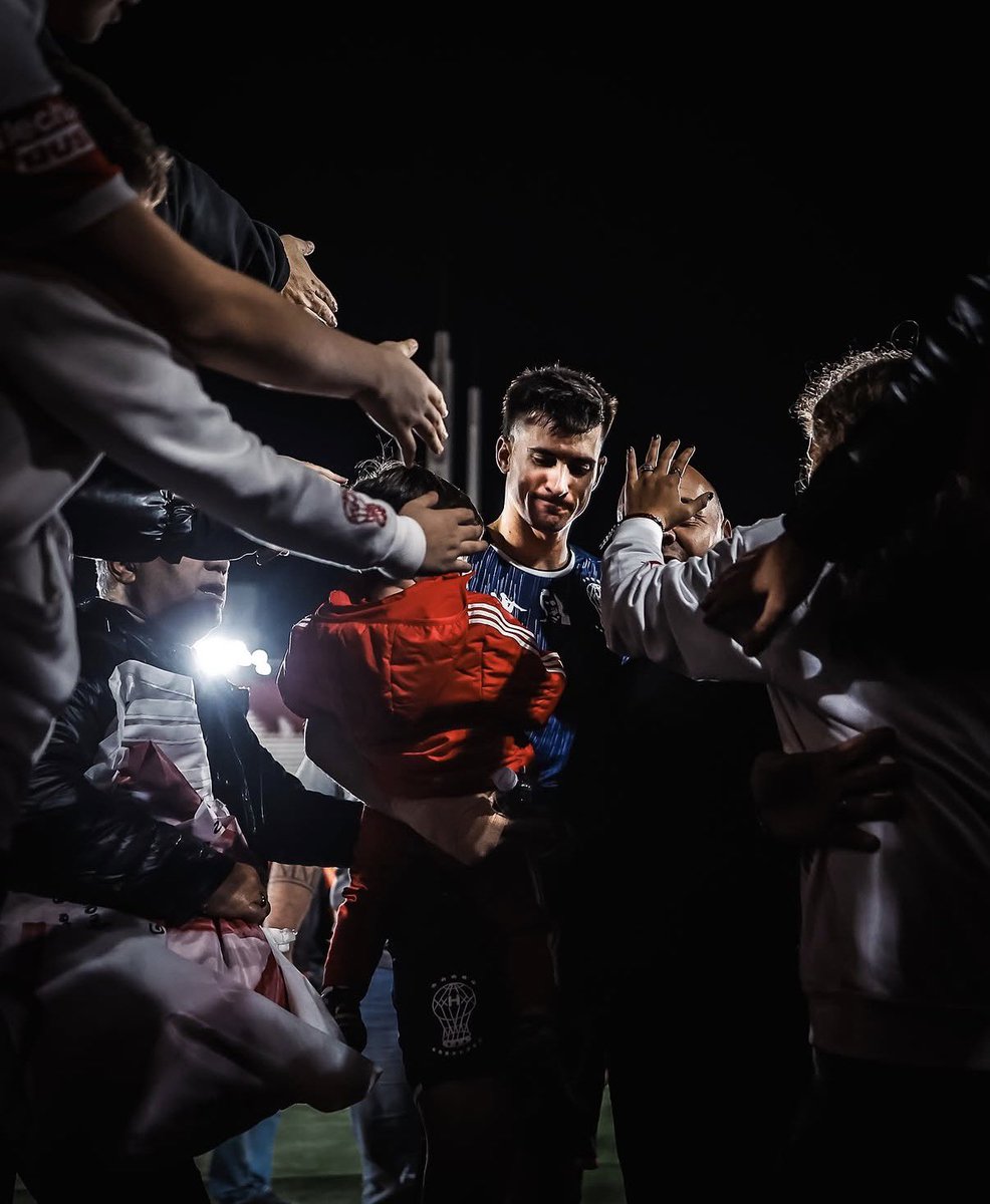 _lolaroma's tweet photo. Los que nunca dudamos de tu amor por el club te esperamos con los brazos bien abiertos. Volvé tranquilo, te andamos necesitando.

Bienvenido, señor. 
#Huracán https://t.co/VnBTIgDwpV