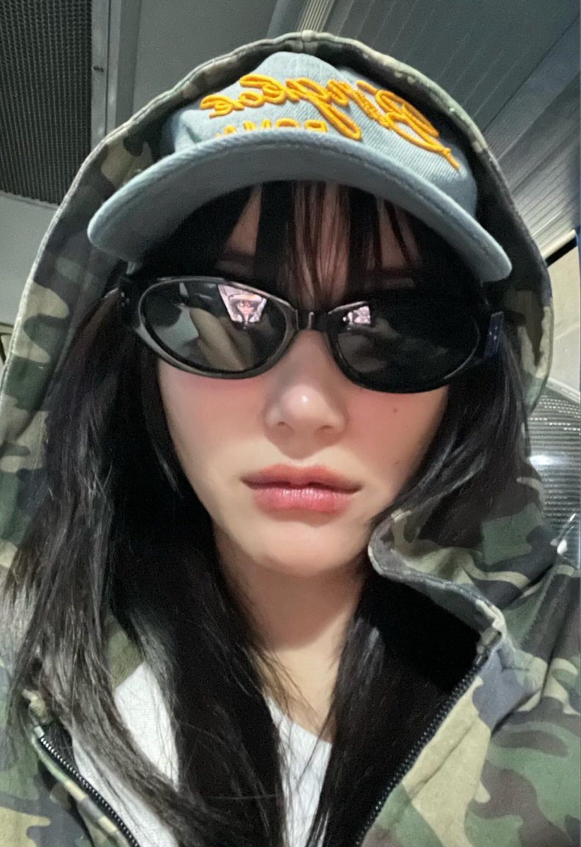 ryuboredyet's tweet photo. เธอชอบฟังเพลงแร็ป
แต่ผมน่ะ RnB ยุค 2000 🤙🏼 https://t.co/TqHj1pSRSr