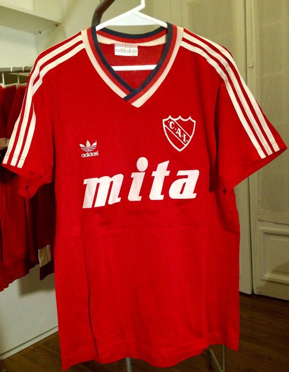 NeneSanFillipo's tweet photo. @Dinastia7Roja el detalle del cuello tricolor es realmente top https://t.co/us0oQJ0WcF