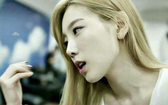 dduoeo's tweet photo. 태연이라는여자 옆테 개쥬음 https://t.co/ArGgN5gimf