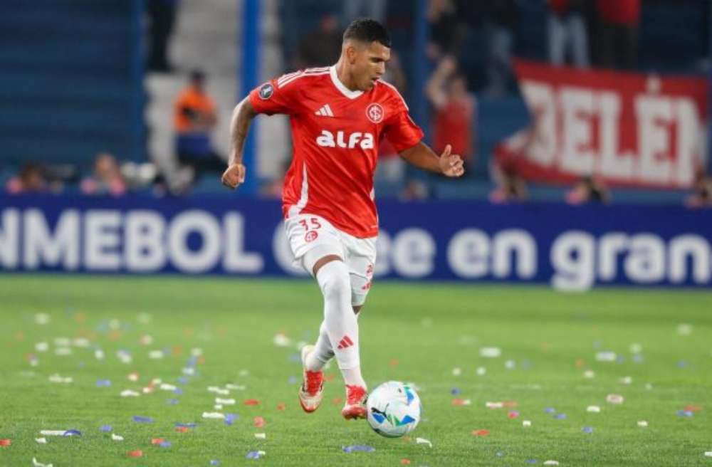 LucasCollar's tweet photo. Inter informa que Braian Aguirre está fora do jogo contra o Flamengo. Motivo: negociação avançada para deixar o clube. https://t.co/6FFq6XcIjQ