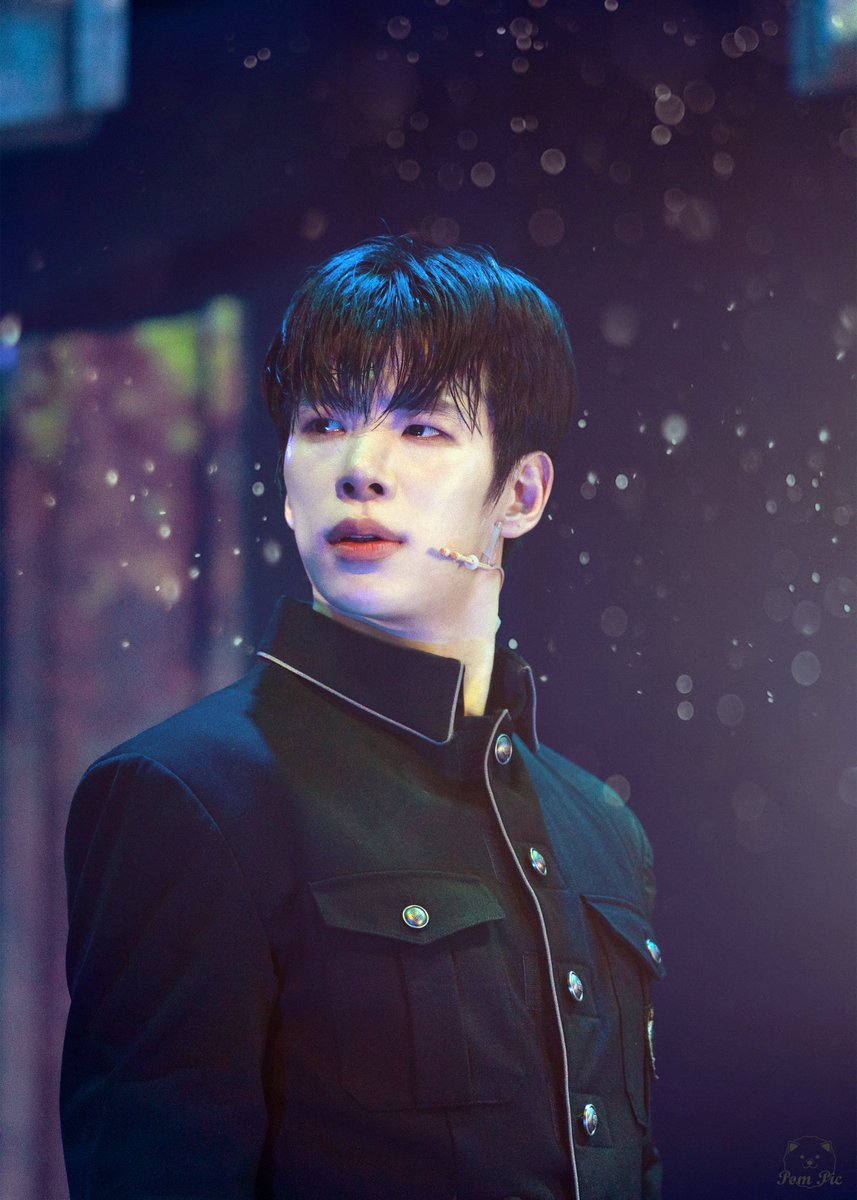 Pom_Pic's tweet photo. 2026.07.29.      
#비더슈탄트 밤공 스페셜커튼콜데이  
#황순종 배우님 매그너스 볼커 

"살아남아." https://t.co/Tn3FKOoeGR