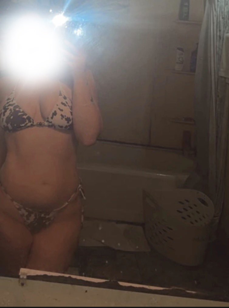 Comeservesarrah's tweet photo. Thinking about selling content🤔🤔 Come watch my ass clap on snapchat 
#snapchat #sellingcontent #buyingcontent #ass #tits #nsfw #assclap #pawg #noface https://t.co/tBnwNxxQp5