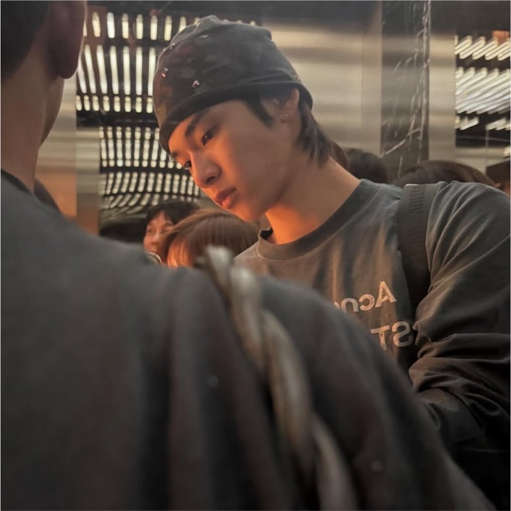 thatbokbakz's tweet photo. เสื้อแอคเน่ใส่แล้วสร้างอภินิหารตลอดเลยว่ะ https://t.co/Vt3P9T2iJv