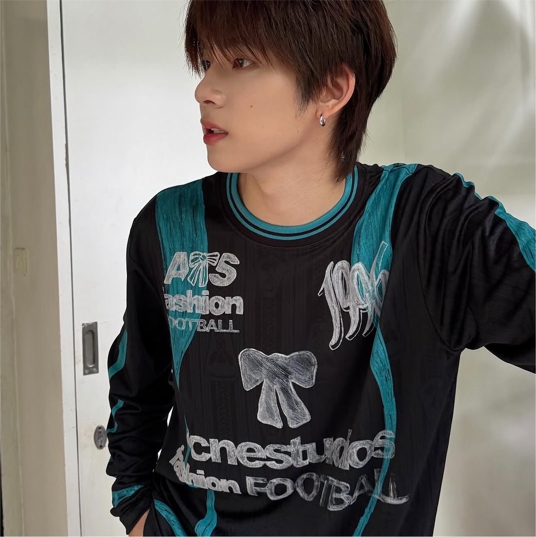 thatbokbakz's tweet photo. เสื้อแอคเน่ใส่แล้วสร้างอภินิหารตลอดเลยว่ะ https://t.co/Vt3P9T2iJv