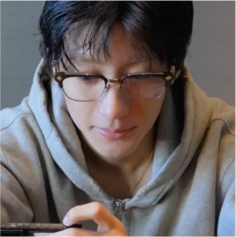 tutustyyyy's tweet photo. อยากเห็นแว่นรักกัน https://t.co/tvFcFyq3bP