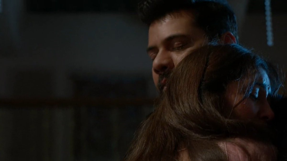 Itswarnali's tweet photo. their first hug 🤍✨

TDSM HITS 100 🧿 
#ApRakshi #TumDenaSaathMera https://t.co/cBmILaU6XC