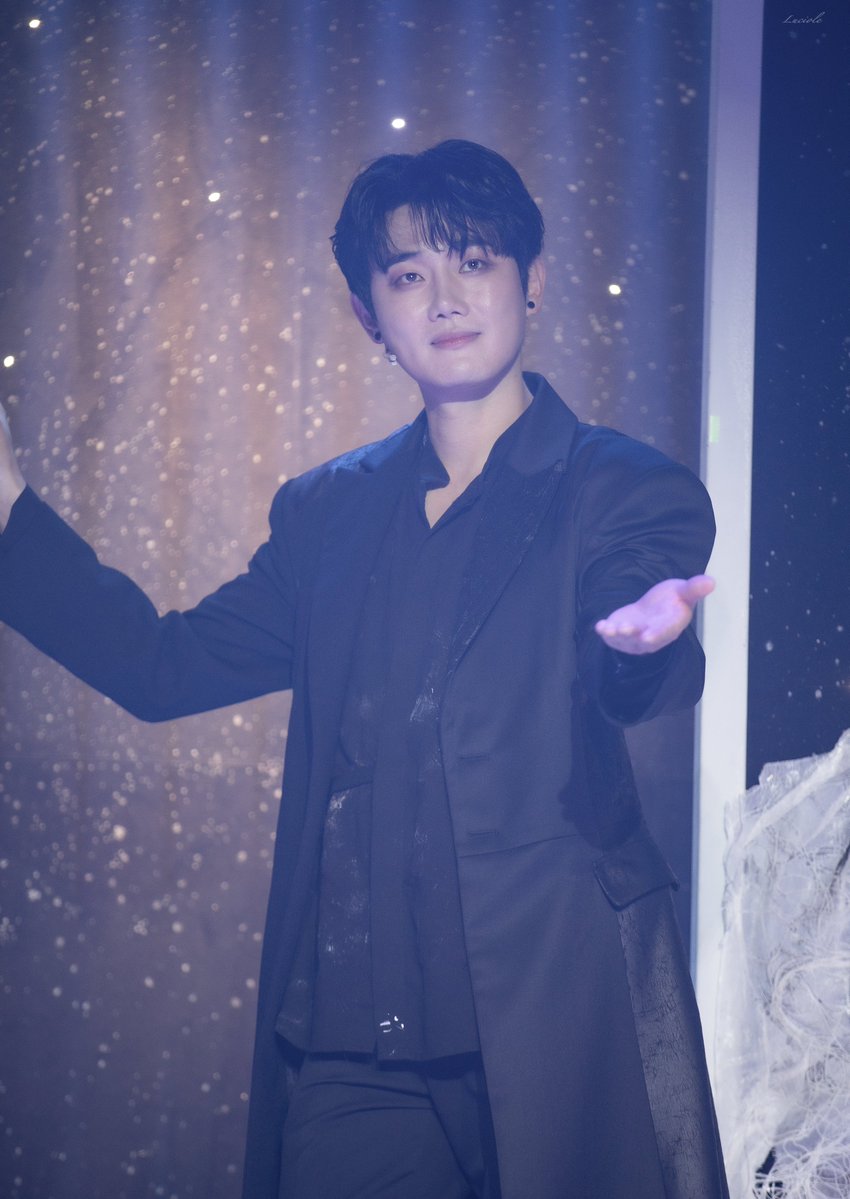luciole_pic's tweet photo. 260729   
뮤지컬 죽음에 관하여    
커튼콜 데이      

신 - 유승현 배우님        

#유승현 https://t.co/Lh8srHVuYr