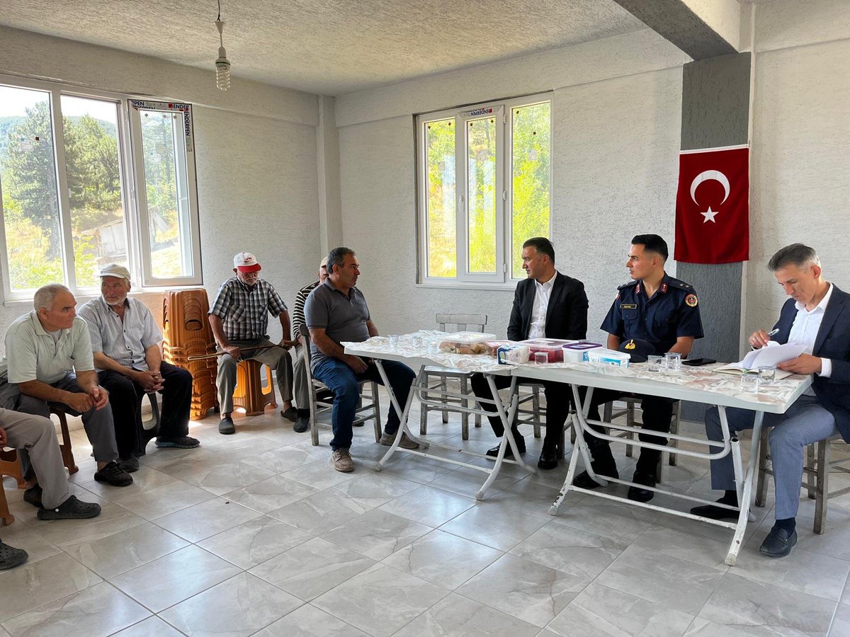 GDursunbey's tweet photo. Kaymakamımız Sn. Musa AYYILDIZ, İlçe Jandarma Komutanı Ütğm. Yasin Yüksel KILINÇ, SYDV Müdürü Mesut GÜLTEKİN; 
• Şenköy
• Arıklar
• Ramazanlar
• Reşadiye 
mahallelerini ziyaret ederek vatandaşlarımızla bir araya geldi. https://t.co/kAsM4sFxG8