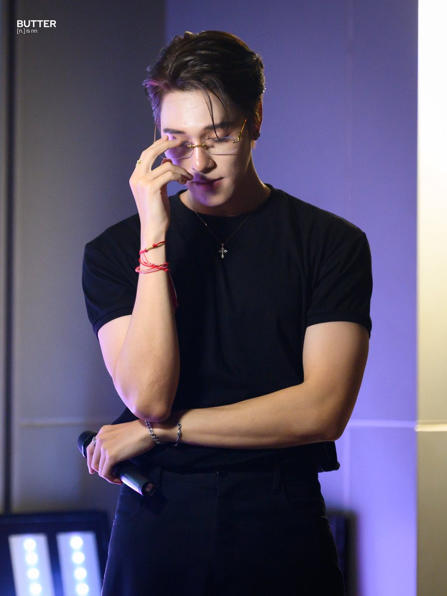 Butterisnn's tweet photo. เห้อ จั๊นนี่มันหล่อเท่แบ๊ดแบ๊ด จิงๆ🙂‍↕️

SKYNANI SMYLENEONA FANSIGN

#งานมหกรรมนิยายนานาชาติ2026xSkyNani
#hirunkit_ @Hirunkit_ https://t.co/PxBrucnp6b