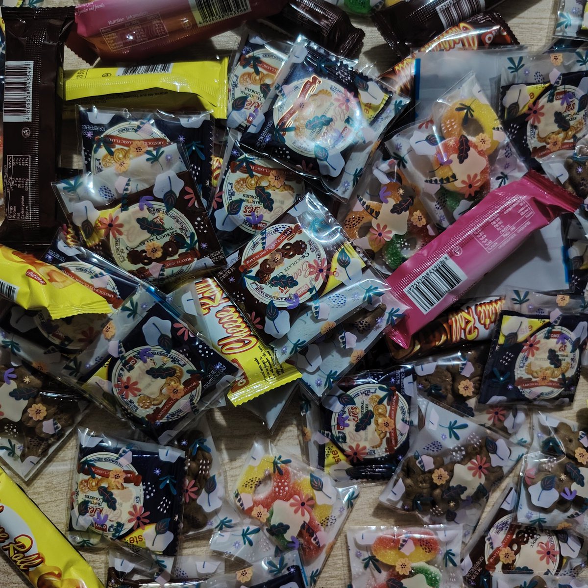 HyuugaMika28805's tweet photo. 4WARD MAMAMOO  IN MANILA  
   Simple freebie 

1 piece per people randomly pick in the bag 

rt &amp; like 
♡ 1:1 | whoever moomoos since hunting for freebies

Shy moomoo me
To find me: detective Conan phone case 

#MAMAMOOinPH #4WARDinMNL #MAMAMOO #4WARDinManila https://t.co/TfvKPIQOQ5
