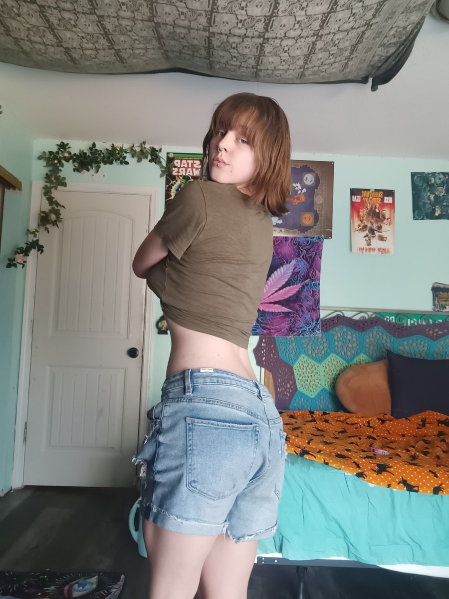 saraonly4200's tweet photo. Last year when my hair was short https://t.co/2J1vzRtD3u