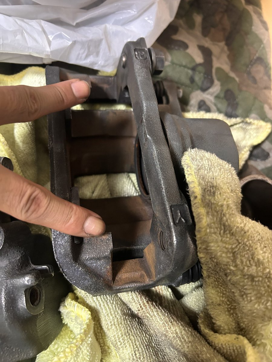 CB250F_5TY_EG6's tweet photo. 急募

DC2-96のキャリパーや思てたらまさかのEF8ぽい!!

しかもパッドスプリング、リテーナー共に部品着いてない💦

純正品番分かる方もしくはお持ちの方居ませんでしょうか？？ https://t.co/5LQYrjaOD1