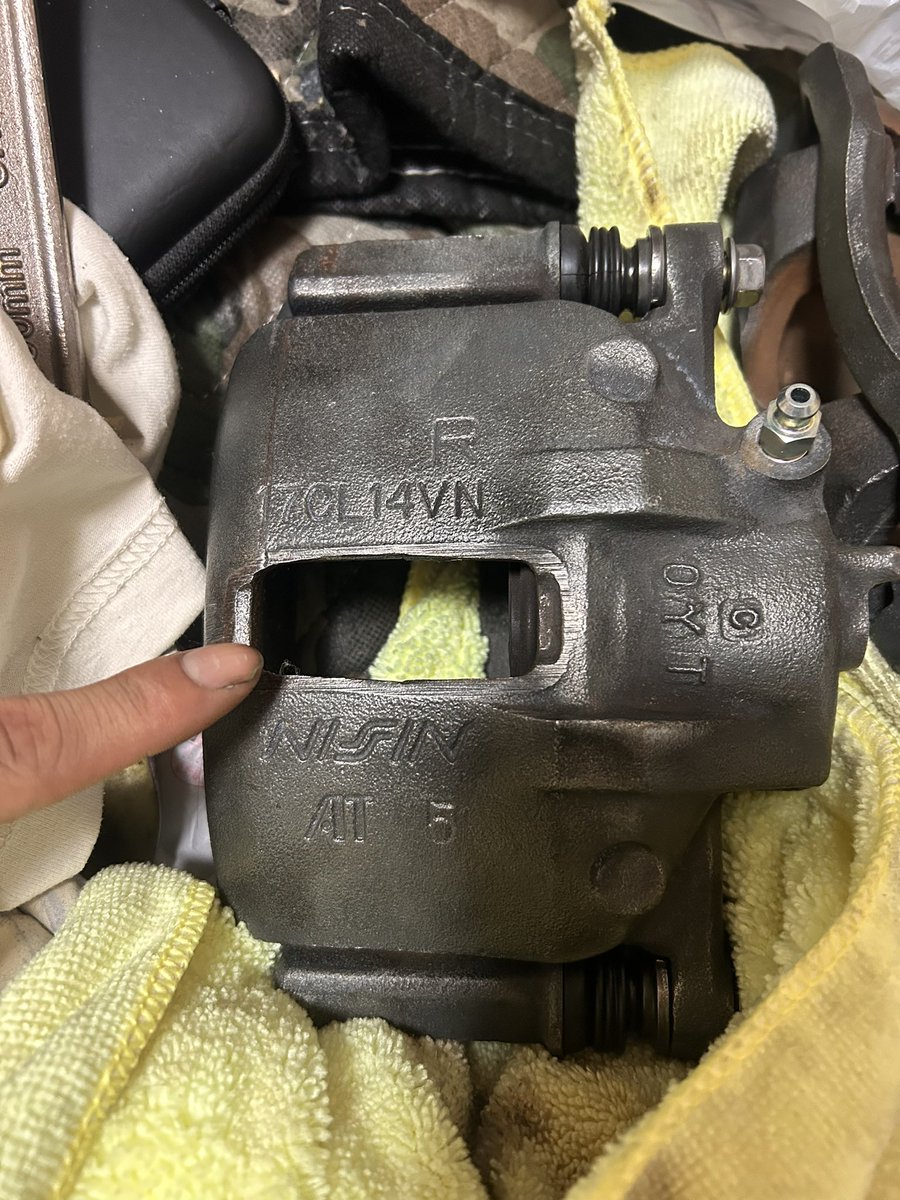 CB250F_5TY_EG6's tweet photo. 急募

DC2-96のキャリパーや思てたらまさかのEF8ぽい!!

しかもパッドスプリング、リテーナー共に部品着いてない💦

純正品番分かる方もしくはお持ちの方居ませんでしょうか？？ https://t.co/5LQYrjaOD1